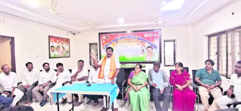 42శాతం బీసీ రిజర్వేషన్ల కోసం ఉద్యమిద్దాం  
