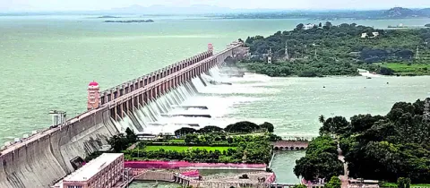 తుంగభద్రకు పోటెత్తిన వరద 