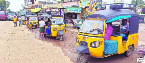 ఆటోలపై ‘కూటమి పిడుగు’