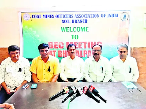 సమస్యలు పరిష్కరించాలి