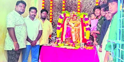 శ్రీకృష్ణుని ఆలయాల్లో అభిషేకాలు 