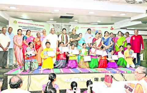భజన పోటీలకు అనూహ్య స్పందన 