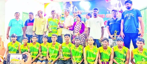 రన్నరప్‌గా బాలుర బాస్కెట్‌బాల్‌ జట్టు 