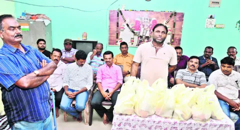 వృద్ధుల పట్ల ఆదరణ చూపాలి
