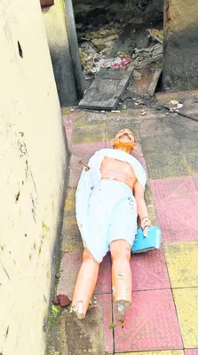 జాతిపితకు అవమానం  