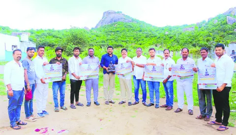 కనెక్షన్లు.. కలెక్షన్లపై