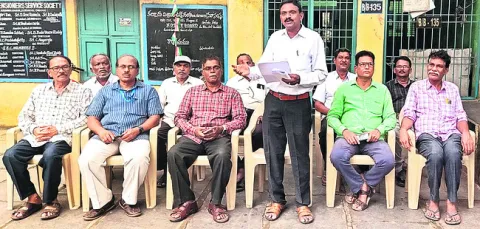 రిటైర్మెంట్‌ బకాయిలు ఇప్పించండి