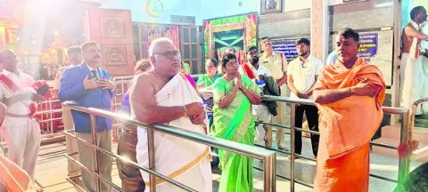 మంత్రాలయంలో జిల్లా న్యాయమూర్తులు 