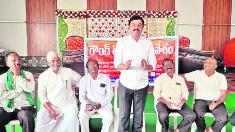 భూ నిర్వాసితులకు అండగా నిలుస్తాం 