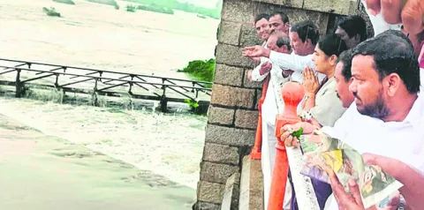 భూముల రీ సర్వే చేయాలి