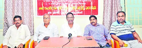 రవాణా కార్మికులను చిన్నచూపు చూస్తున్నారు