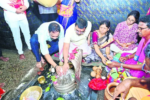 సంగమేశ్వరస్వామి ఆలయంలో హైకోర్టు జడ్జి ప్రత్యేక పూజలు 