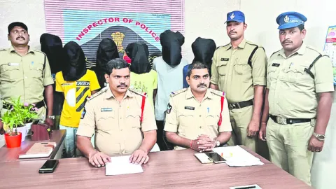 ఆరుగురు గంజాయి విక్రేతల అరెస్ట్‌