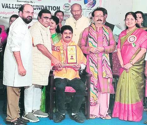 రామకృష్ణకు పద్మచక్ర పురస్కారం 