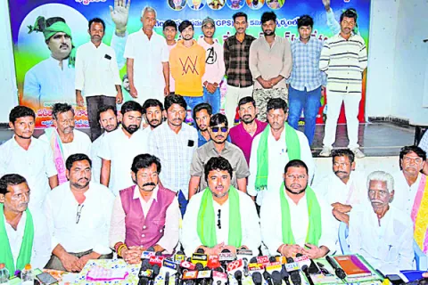 గిరిజనులకు రాజకీయ రిజర్వేషన్‌ కల్పించాలి 