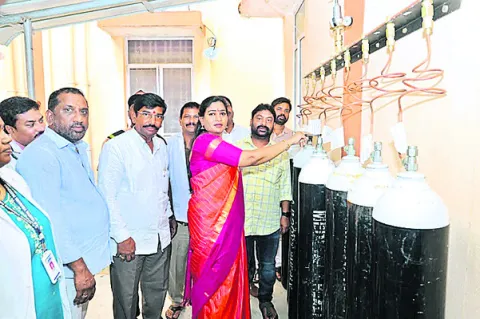 నక్కపల్లి ఆస్పత్రిలో ఆధునిక వైద్య పరికరాలు 