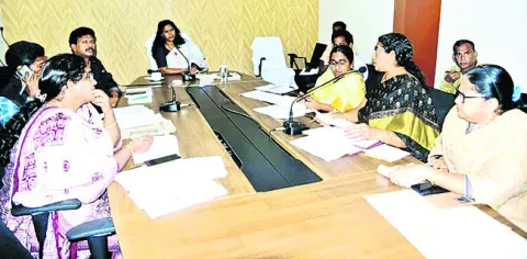 గొలుసు కట్టు చెరువులు కాపాడుకోవాలి 