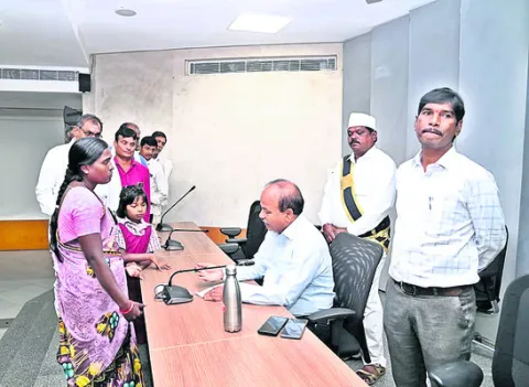 అర్జీలు వేగంగా పరిష్కరించాలి