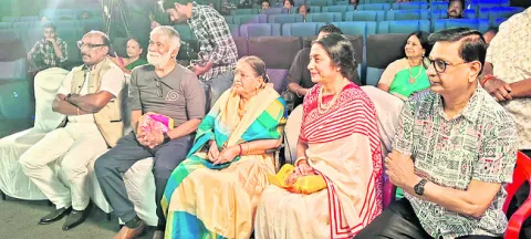 ప్రసాద్‌ ల్యాబ్‌లో ముత్యాల ముగ్గు సినిమా ప్రదర్శన