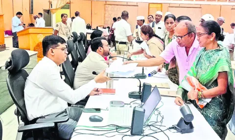 పీజీఆర్‌ఎస్‌కు 78 వినతులు 