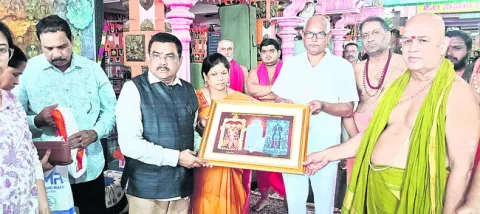 ఆదిత్యుని సన్నిధిలో  న్యాయమూర్తి తుహిన్‌ కుమార్‌ 