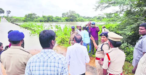 అప్రమత్తంగా ఉండండి