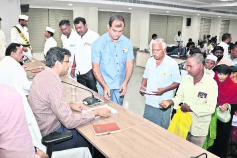 ప్రజావాణికి 40 ఫిర్యాదులు 
