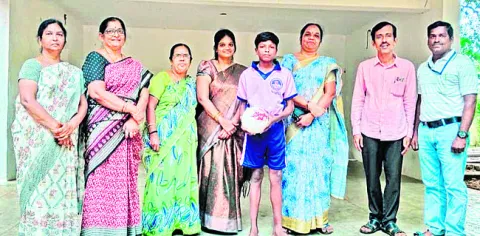 జాతీయస్థాయి షూటింగ్‌ బాల్‌ పోటీలకు గంగమ్మగుడి విద్యార్థ