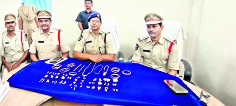 స్టీల్‌ప్లాంట్‌ డీజీఎం ఇంట్లో చోరీ