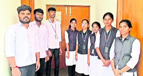 తరగతులకు రానివ్వట్లేదు..

