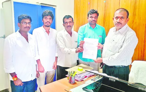 నూతనంగా బడి భవనం నిర్మించండి 
