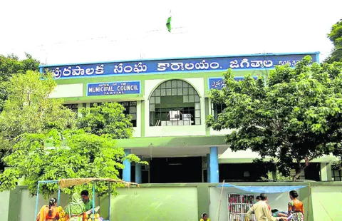 ఎక్కడుంటారో.. ఏం చేస్తారో..?