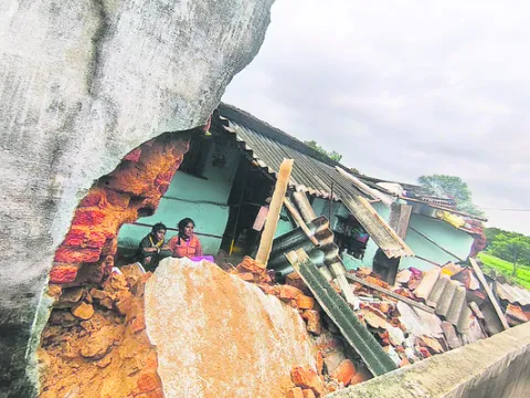 వర్షాల పట్ల అప్రమత్తంగా ఉండాలి : సీపీ అనురాధ
