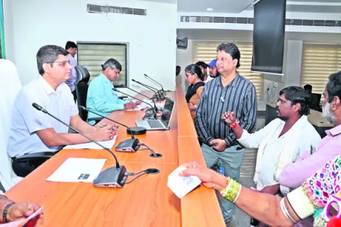 ఫిర్యాదులను వెంటనే పరిష్కరించాలి