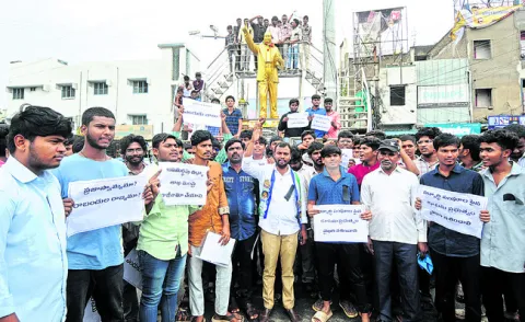 హాస్టళ్లలో ప్రవేశాన్ని నిషేధించడం నిరంకుశత్వం 