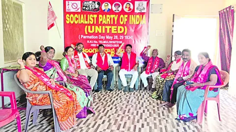 రాజకీయ లబ్ధికోసమే భూ ధారాదత్తం 