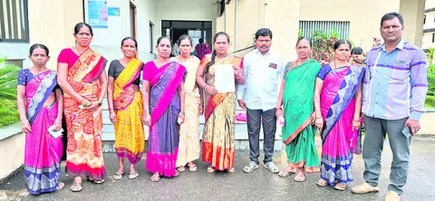 ఇళ్లకు పరిహారం అందించాలి