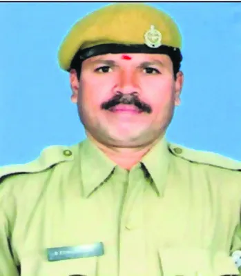 సిమెంట్‌ లారీ ఢీకొని హోంగార్డు దుర్మరణం