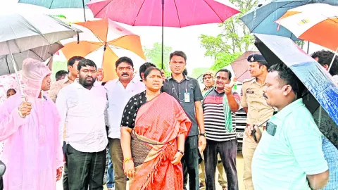పలు ప్రాంతాల్లో  మంత్రి సీతక్క పర్యటన
