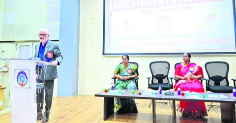 శ్రమించే విద్యార్థులకే ఉపాధి అవకాశాలు