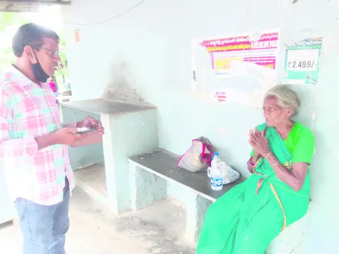 పాపం.. ఎవరో ఈమె..!