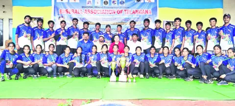 బేస్‌బాల్‌ పోటీల్లో ఇందూరు మహిళలు ఫస్ట్‌