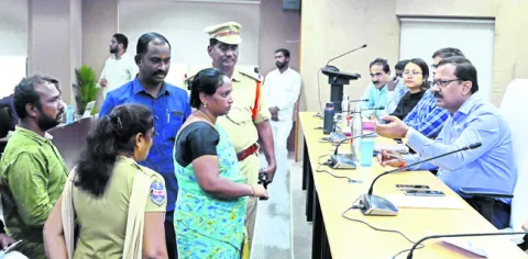 ప్రజావాణికి 52 ఫిర్యాదులు