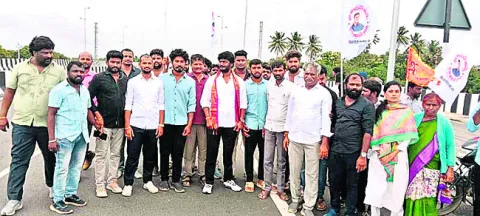 ఎంపీ మిథున్‌రెడ్డికి బెయిల్‌ రావాలని తిరుమల పాదయాత్ర 