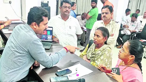 అర్జీలన్నీ పరిష్కారం కావాలి