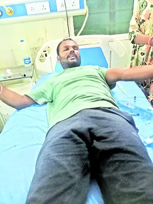 పరకాల పోలీస్‌స్టేషన్‌లో  ఒకరి ఆత్మహత్యాయత్నం