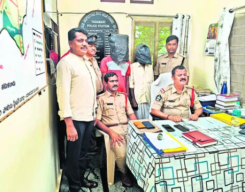 హత్యకేసులో నిందితుల అరెస్టు 
