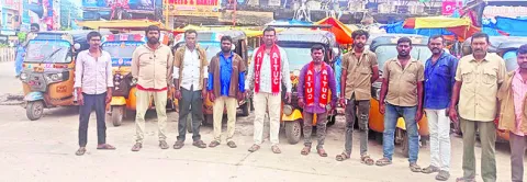 ఆటో డ్రైవర్లకు వాహనమిత్ర అమలు చేయాలి
