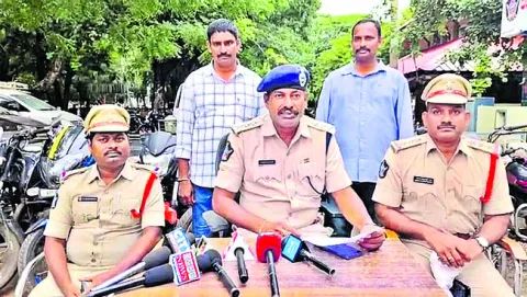 ద్విచక్ర వాహన దొంగలు అరెస్టు 