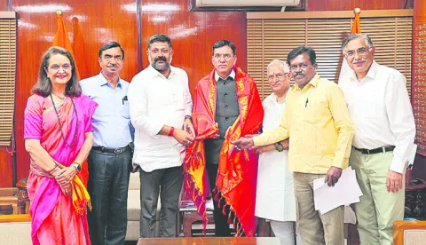బీడీ పరిశ్రమను కాపాడండి 